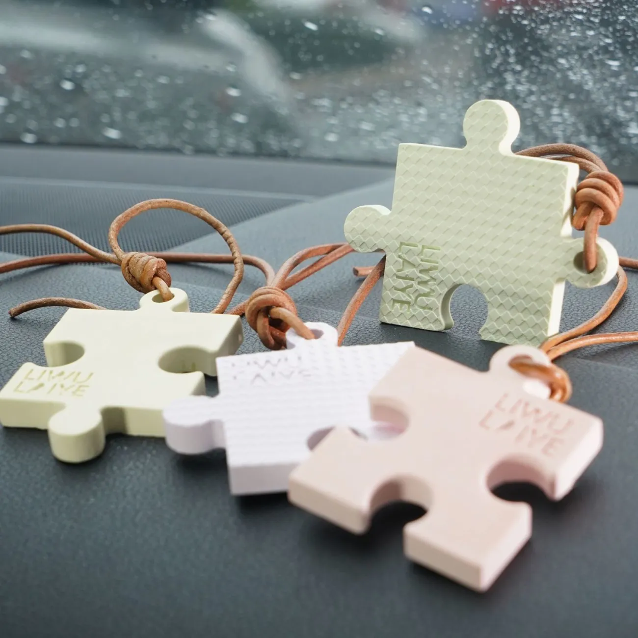 微信图片_20260104194635_827_497 Puzzle-Shaped Car Diffuser Pendant - Gypsum Aromatherapy Ornament - Image 1